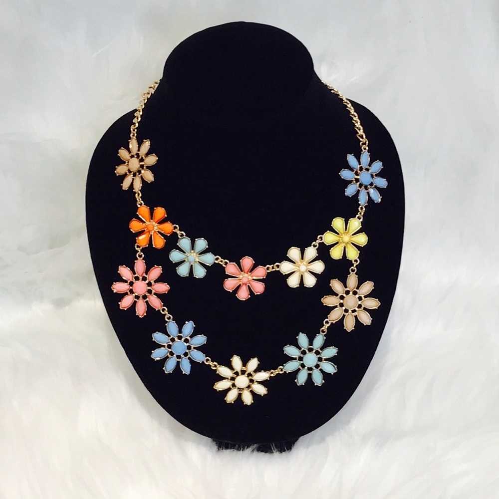 Statement necklace pastel flowers